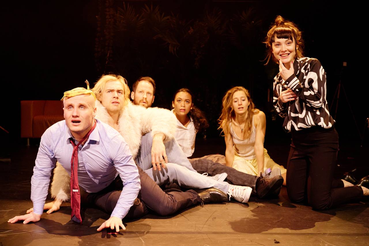 Photo 5260623103061512741 Y