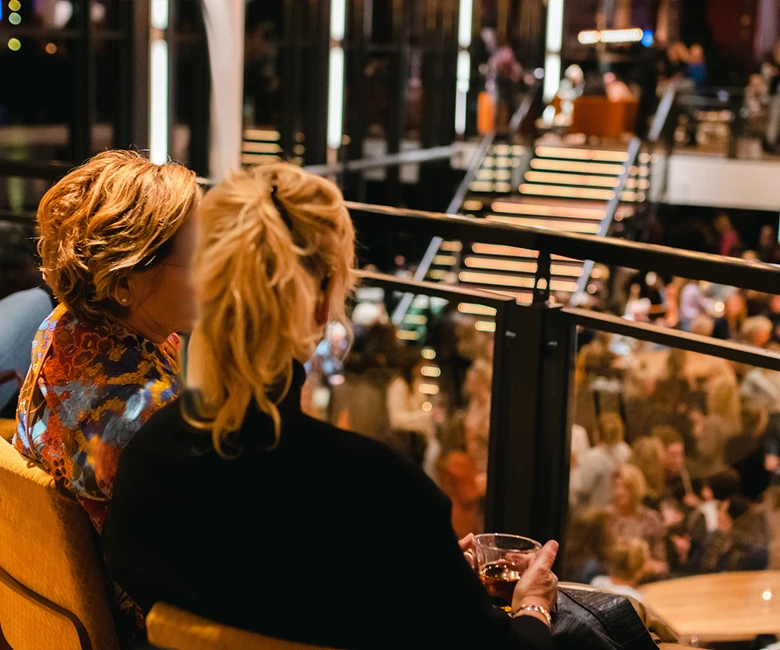 BEWERKT MELEK Foto's Volle Foyer En Stoelen Muze Fotograaf Yasmine Hamouda (4)