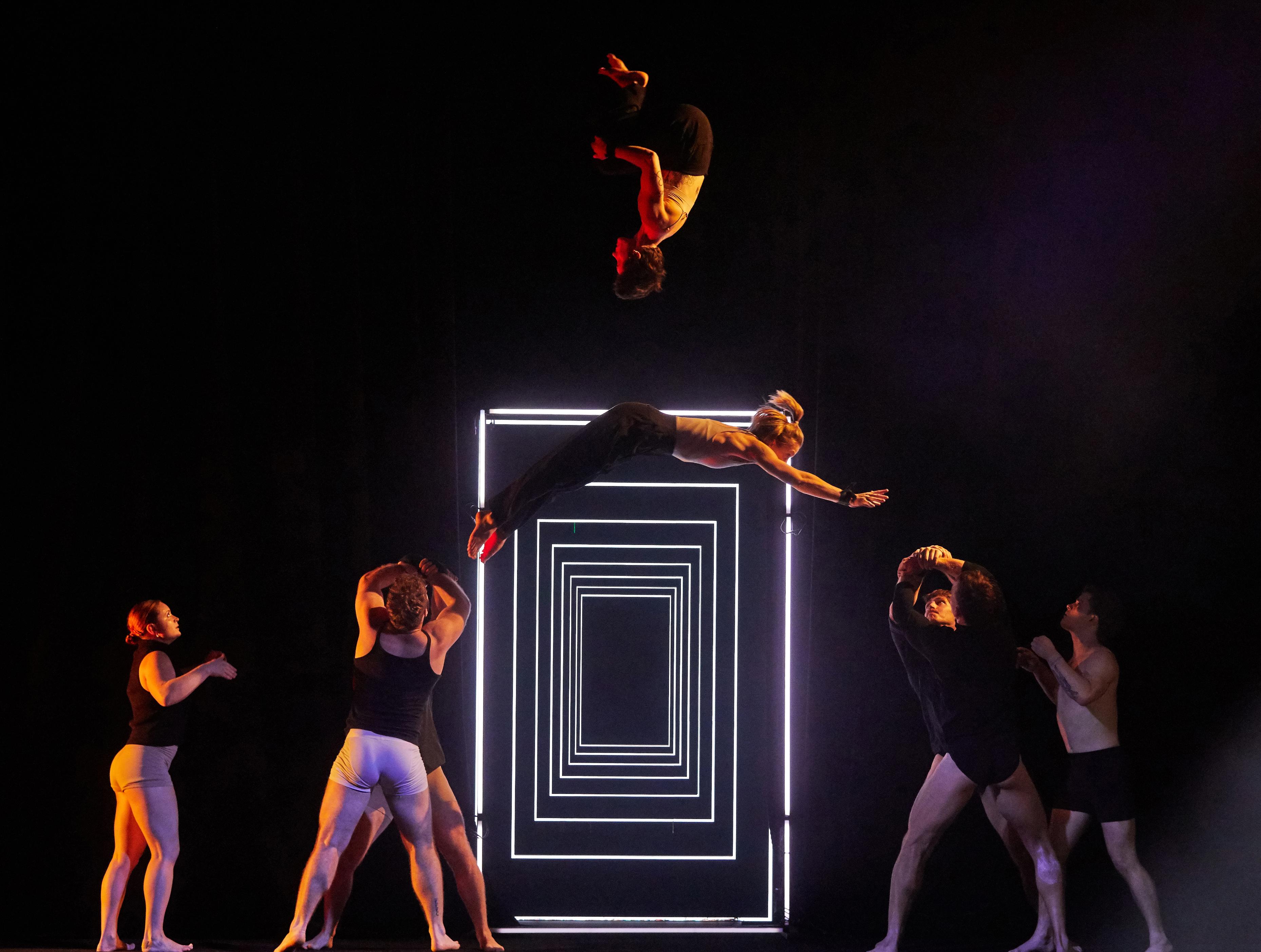 WEB The Mirror Gravity And Other Myths Zaantheater (1)